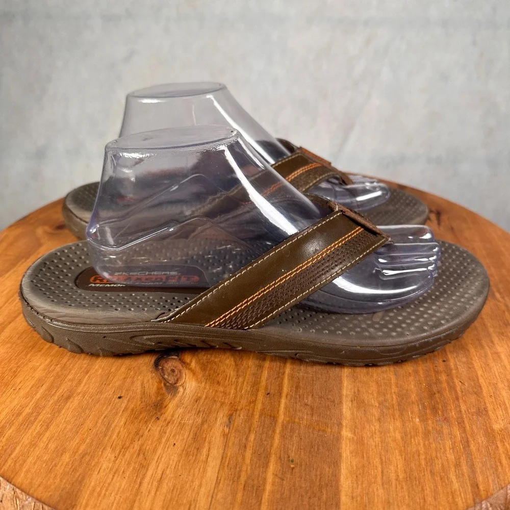 Skechers Flip Flop Sandals Mens 9.5 Brown Excellent Relaxed Fit Memory Foam 360